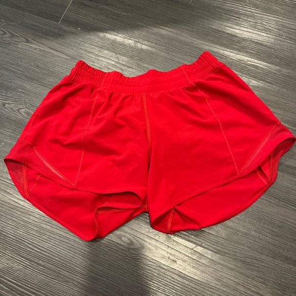 Barely worn, size 6, 4” inseam - Picture 1 of 3